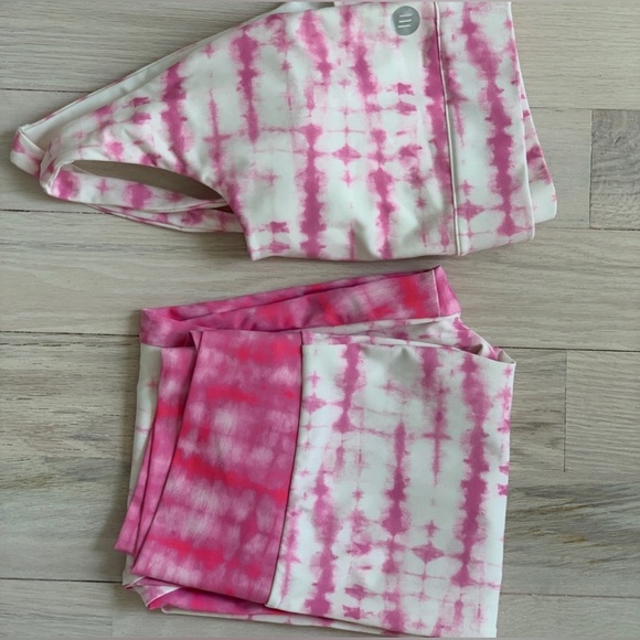 🩷🤍Tiger Mist Sports Bra and Leggings Set🤍🩷 - Picture 14 of 15